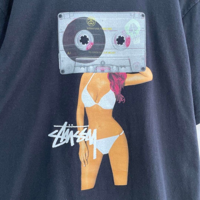 STUSSY cassette  bikini girl print T-shirt size M 配送C　ステューシー　カセットテープ　ビキニガールプリントTシャツ | Vintage.City 古着屋、古着コーデ情報を発信