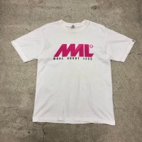 00s MORE ABOUT LESS/Logo print Tee/M/anvilボディー/ロゴプリントTシャツ/ホワイト/ピンク/モアアバウトレス/GOODENOUGH/ELECTRIC COTTAGE/FINESSE/裏原/古着/アーカイブ | Vintage.City 古着屋、古着コーデ情報を発信