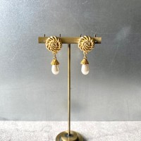 Used retro drop pearl classical earrings レトロ ユーズド アクセサリー ドロップ パール クラシカル イヤリング | Vintage.City Vintage Shops, Vintage Fashion Trends