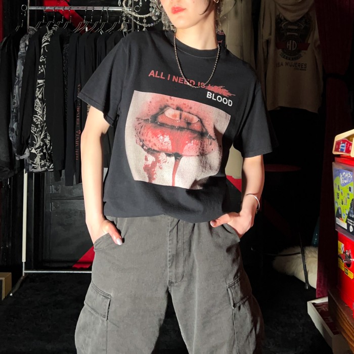 All I need is blood フォトデザインTee | Vintage.City 古着屋、古着コーデ情報を発信