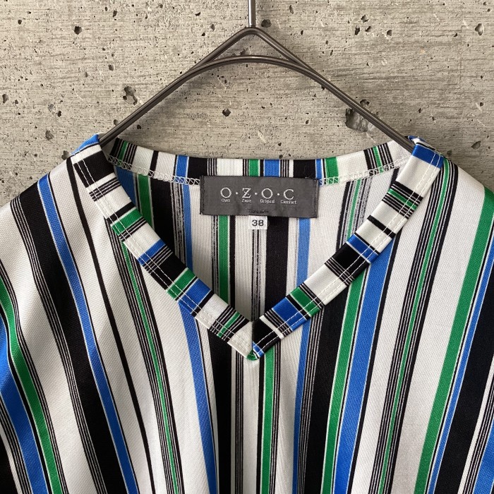 striped v-neck t-shirt | Vintage.City Vintage Shops, Vintage Fashion Trends