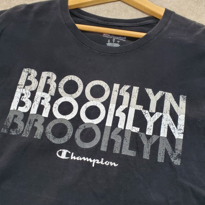 champion チャンピオン ブルックリンプリントティーシャツ 黒古着刺繍ロゴ | Vintage.City 古着屋、古着コーデ情報を発信